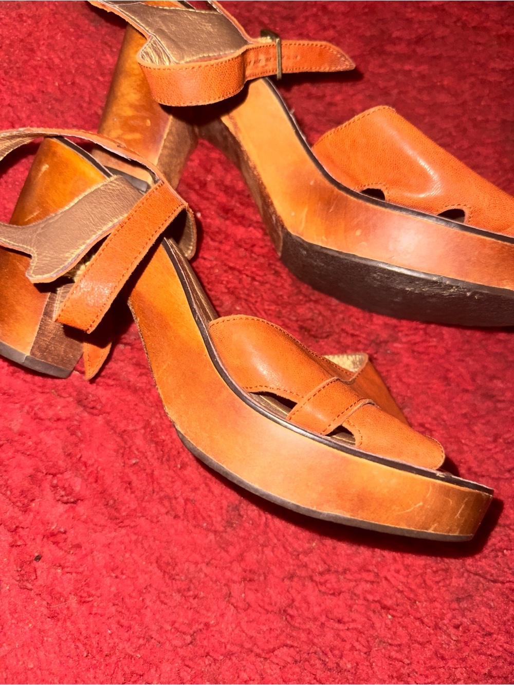 Leather strapped clogs - Picture 3 of 6